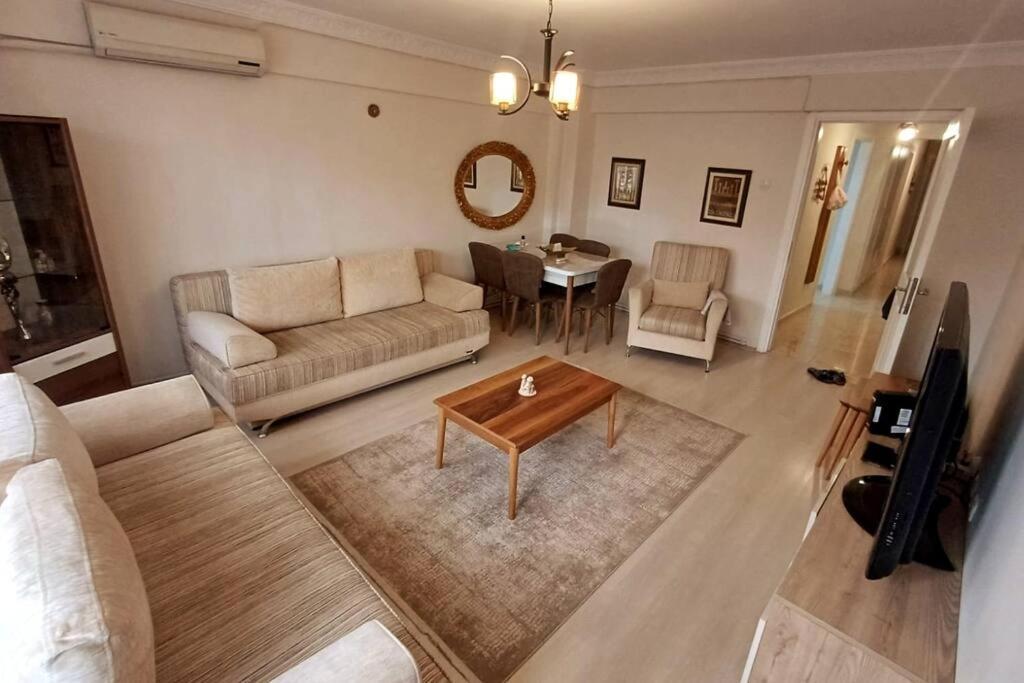 3+1 , Historical Elevator, Warm House Next To Sea Apartment İzmir Luaran gambar